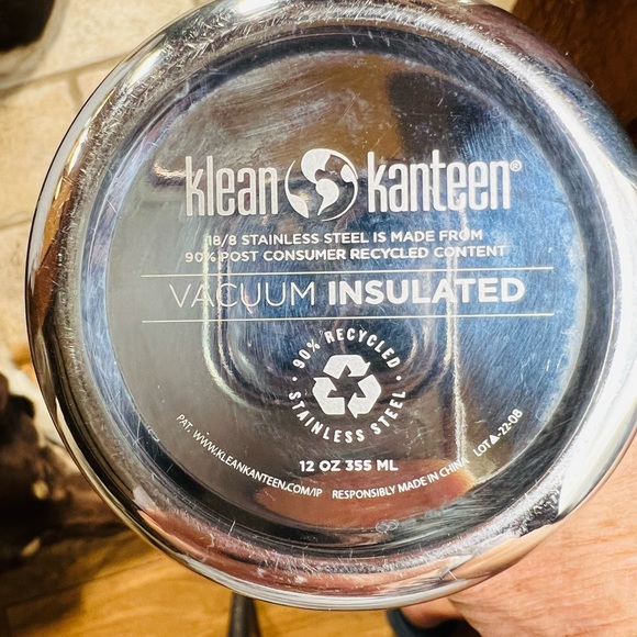 Klean Kanteen Strawberry Print Insulated Water Bottle - Cream & Red 12 Ounce - Picture 12 of 13